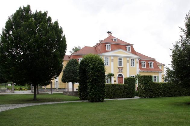 Bad Langensalza - Kurpark und Rückseite des Friederikenschlösschens Bad Langensalza - Kurpark und Rückseite des Friederikenschlösschens