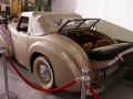 Automobile Zeitzeugen, Bispingen - Triumph TR 2000 Roadster, Baujahr 1949 - Heckansicht mit 'Schwiegermuttersitz' und eigener Windschutzscheibe