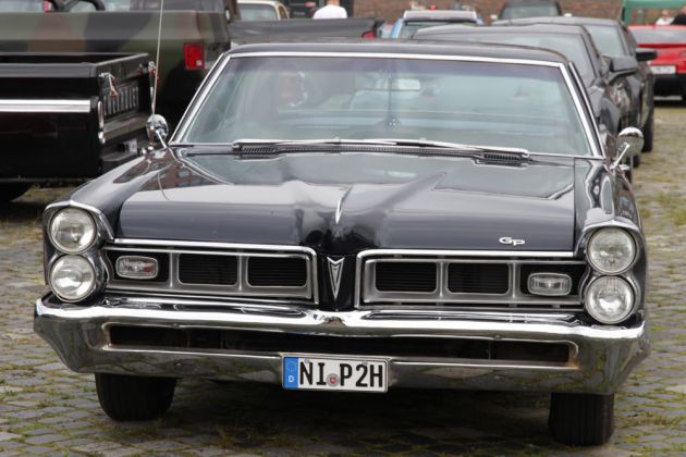 Ein Pontiac Grand Prix des Modelljahres 1964 Ein Pontiac Grand Prix des Modelljahres 1964