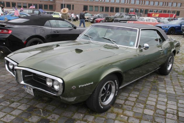 Ein Pontiac Firebird des Jahrgangs 1968 auf der Street Mag Show Hannover im August 2021 aufgenommen Ein Pontiac Firebird des Jahrgangs 1968 auf der Street Mag Show Hannover im August 2021 aufgenommen