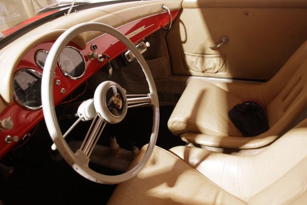 Porsche Speedster mit Hardtop, Baujahr 1955 - Grundmann's Porsche-Halle, Hessisch Oldendorf Porsche Speedster mit Hardtop, Baujahr 1955 - Grundmann's Porsche-Halle, Hessisch Oldendorf