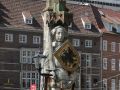 Roland der Riese am Rathaus zu Bremen - die ca. fünfeinhalb Meter hohe Sandstein-Statue wurde bereits im Jahre 1404 errichet