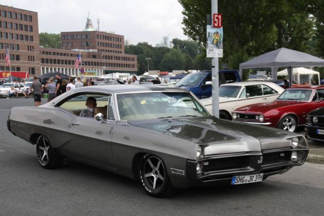 Ein Pontiac Catalina 2+2 Hardtop-Coupé des Modelljahres 1967 Ein Pontiac Catalina 2+2 Hardtop-Coupé des Modelljahres 1967