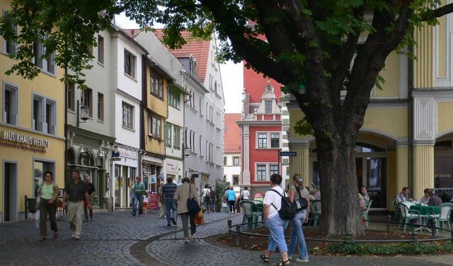 Gotha - die Hünersdorf-Strasse in der Fussgängerzone in Gothas Altstadt Gotha - die Hünersdorf-Strasse in der Fussgängerzone in Gothas Altstadt