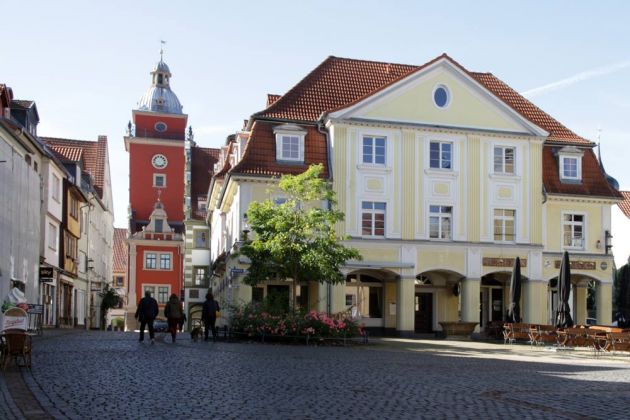 Gotha - der Buttermarkt, im Hintergrund der Rathausturm Gotha - der Buttermarkt, im Hintergrund der Rathausturm