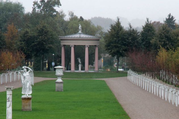 Residenzstadt Neustrelitz - der Schlossgarten mit dem Hebetempel Residenzstadt Neustrelitz - der Schlossgarten mit dem Hebetempel