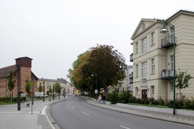 Residenzstadt Neustrelitz - die Semmelweiss-Straße mit einem Getreide- und Futtermittel-Speicher von 1846 Residenzstadt Neustrelitz - die Semmelweiss-Straße mit einem Getreide- und Futtermittel-Speicher von 1846