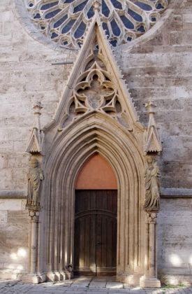 Mühlhausen, Thüringen - das Seitenportal der gotischen Divi-Blasii-Kirche am Untermarkt Mühlhausen, Thüringen - das Seitenportal der gotischen Divi-Blasii-Kirche am Untermarkt