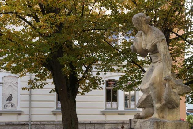 Mühlhausen, Thüringen - der Gänsemagd-Brunnen am Entenbühl Mühlhausen, Thüringen - der Gänsemagd-Brunnen am Entenbühl