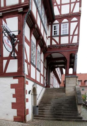 Treffurt im Werratal - Portal und Treppenaufgang des historischen Fachwerk-Rathauses Treffurt im Werratal - Portal und Treppenaufgang des historischen Fachwerk-Rathauses