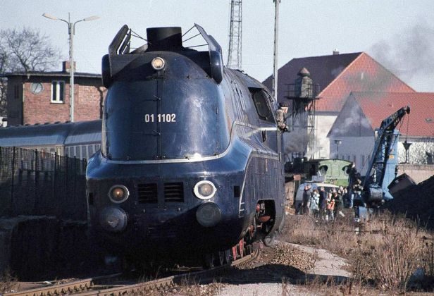 Baureihen deutscher Dampfloks - Baureihe 01.10 mit Vollverkleidung - 01 1102
