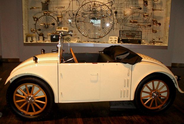 Hanomag 2/10 PS Cabriolet - 'Kommissbrot' - Zeithaus Autostadt Wolfsburg Hanomag 2/10 PS Cabriolet - 'Kommissbrot' - Zeithaus Autostadt Wolfsburg