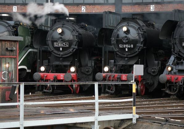Das Bahnbetriebswerk Dresden-Altstadt - die Dampflokomotiven 52 8047-4 und 52 8154-8 des Verkehrsmuseums Dresden