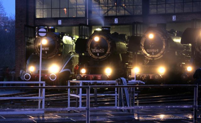 Eisenbahnmuseum Dresden-Altstadt - Nachtaufnahme am Ringlokschuppen während des Eisenbahnfestes