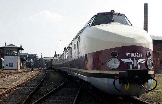 Sächsisches Eisenbahnmuseum Chemnitz-Hilbersdorf - der Schnelltriebwagen VT 18.16.03 Sächsisches Eisenbahnmuseum Chemnitz-Hilbersdorf - der Schnelltriebwagen VT 18.16.03