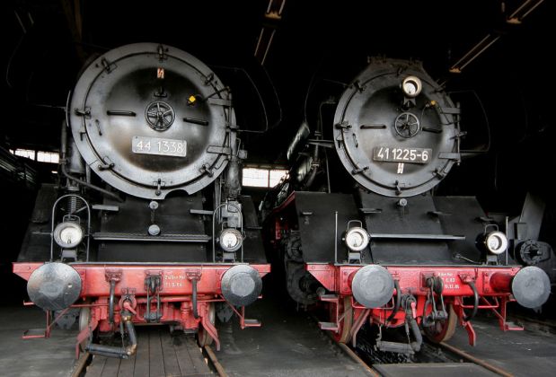 Sächsisches Eisenbahnmuseum Chemnitz-Hilbersdorf - die Dampfloks 44 1338 und 41 1225-6 im Rundheizhaus Sächsisches Eisenbahnmuseum Chemnitz-Hilbersdorf - die Dampfloks 44 1338 und 41 1225-6 im Rundheizhaus