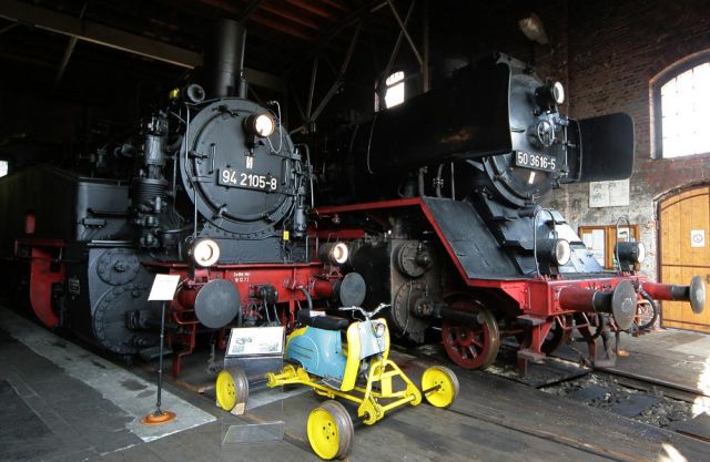 Das Eisenbahnmuseum Schwarzenberg im Erzgebirge - die Güterzugtenderlokomotive 94 2105-8 und Güterzugdampflokomotive 50 3616-5 