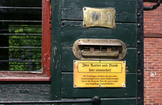 Das Sächsische Schmalspurbahn-Museum Rittersgrün - Detail am Kaiserlichen Postwagen K 1700 des Baujahres 1892 Das Sächsische Schmalspurbahn-Museum Rittersgrün - Detail am Kaiserlichen Postwagen K 1700 des Baujahres 1892