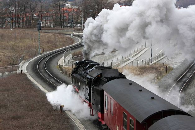 Wernigeröder Dampfspektakel - Der Brockenzug mit der Neubaulok 99 7241 unterwegs in Wernigerode