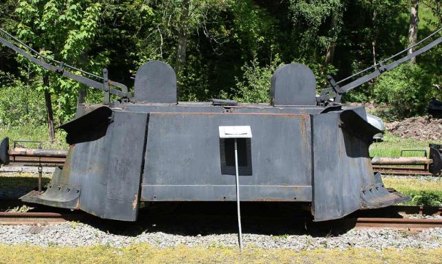 Das Sächsische Schmalspurbahn-Museum Rittersgrün - der Schneepflug des Baujahres 1955, ein Eigenbau der Waw Karl-Marx-Stadt Das Sächsische Schmalspurbahn-Museum Rittersgrün - der Schneepflug des Baujahres 1955, ein Eigenbau der Waw Karl-Marx-Stadt