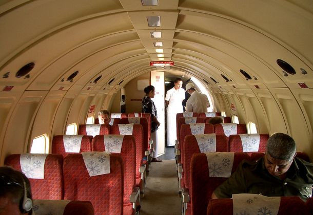 Die Douglas DC 3 Skyliner von Peau Vava'u Air des Baujahres 1949 - die Innenansicht mit 28er-Bestuhlung Die Douglas DC 3 Skyliner von Peau Vava'u Air des Baujahres 1949 - die Innenansicht mit 28er-Bestuhlung