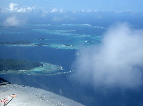 Der Flug über die Südsee-Atolle im Königreich Tonga mit der Douglas DC 3 Skyliner von Peau Vava'u Air Der Flug über die Südsee-Atolle im Königreich Tonga mit der Douglas DC 3 Skyliner von Peau Vava'u Air