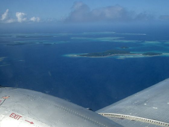 Der Flug über die Südsee-Atolle im Königreich Tonga mit der Douglas DC 3 Skyliner von Peau Vava'u Air Der Flug über die Südsee-Atolle im Königreich Tonga mit der Douglas DC 3 Skyliner von Peau Vava'u Air
