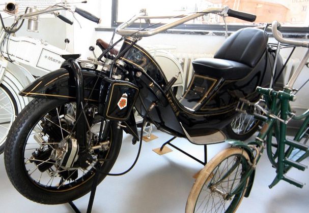 Megola-Tourenmodell mit Fünfzylinder-Umlaufmotor im Vorderrad, Baujahr 1922 - Verkehrsmuseum Dresden