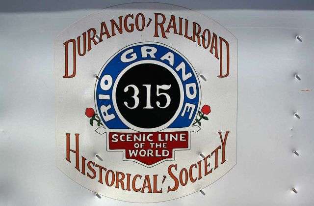 Das Emblem der Durango and Silverton Rail Road am Depot Silverton Das Emblem der Durango and Silverton Rail Road am Depot Silverton