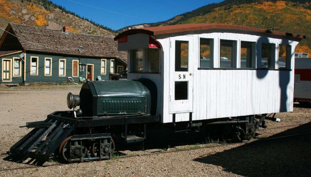 Ein Schienenbus auf Basis eines Ford TT, Baujahr 1915 - Durango & Silverton Narrow Gauge Railroad Museum, Silverton, Colorado Ein Schienenbus auf Basis eines Ford TT, Baujahr 1915 - Durango & Silverton Narrow Gauge Railroad Museum, Silverton, Colorado
