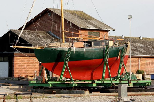 Klintholm Havn auf Møn - Schiffsreparaturen am Klintholm Havneplads Klintholm Havn auf Møn - Schiffsreparaturen am Klintholm Havneplads