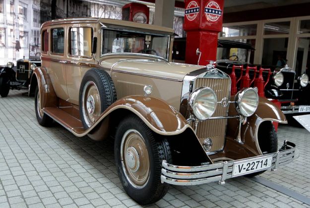 Horch 375 Pullmann-Limousine mit Reihen-Achtzylindermotor - Baujahr 1930 - August-Horch-Museum Zwickau 