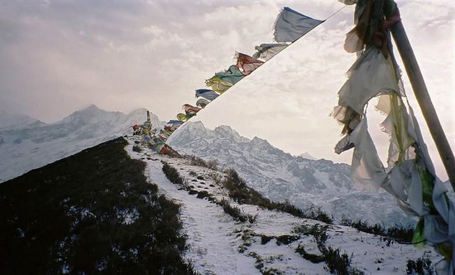 Sikkim - Tibetische Gebetsfahnen auf dem Djongri Peak in 4.400 m Höhe