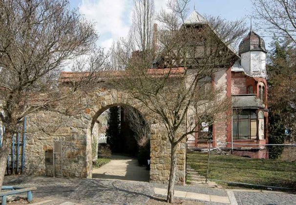 Durchgang zum Görlitzer Uferpark an der Neisse Durchgang zum Görlitzer Uferpark an der Neisse