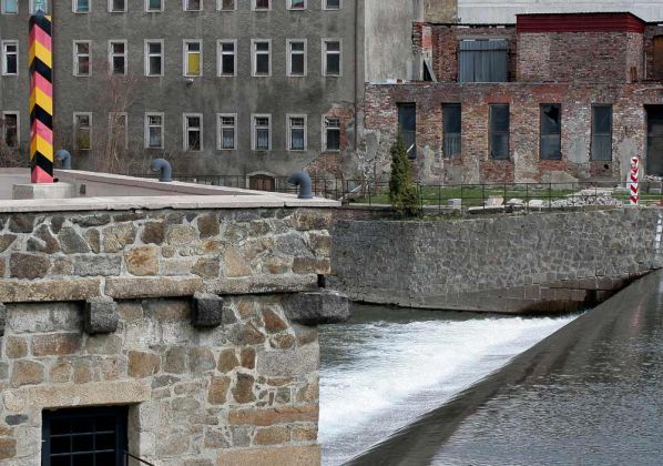 Deutsch-polnische Grenzmarkierungen an der Neisse - Görlitz und Zgorzelec Deutsch-polnische Grenzmarkierungen an der Neisse - Görlitz und Zgorzelec