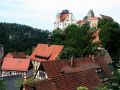 Hohnstein, die Burg Hohnstein über den Dächern der Stadt - Sächsische Schweiz