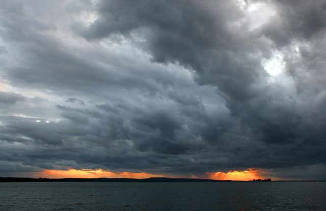 Steinhuder Meer - Gewitter über der Insel Wilhelmstein Steinhuder Meer - Gewitter über der Insel Wilhelmstein