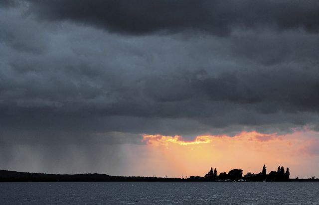 Steinhuder Meer - Gewitter über der Insel Wilhelmstein Steinhuder Meer - Gewitter über der Insel Wilhelmstein