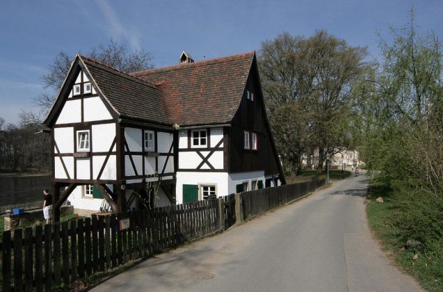Das alte Dorf Pillnitz an der Elbe im Süden von Dresden Das alte Dorf Pillnitz an der Elbe im Süden von Dresden