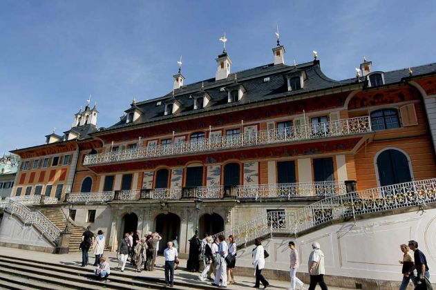 Wasserpalais an der Elbe - Schloss Pillnitz im Süden Dresdens Wasserpalais an der Elbe - Schloss Pillnitz im Süden Dresdens