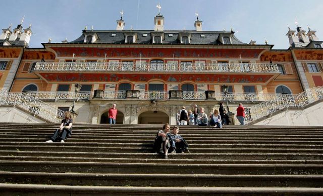 Pöppelmann-Treppe zur Elbe - Wasserpalais, Schloss Pillnitz im Süden Dresdens Pöppelmann-Treppe zur Elbe - Wasserpalais, Schloss Pillnitz im Süden Dresdens