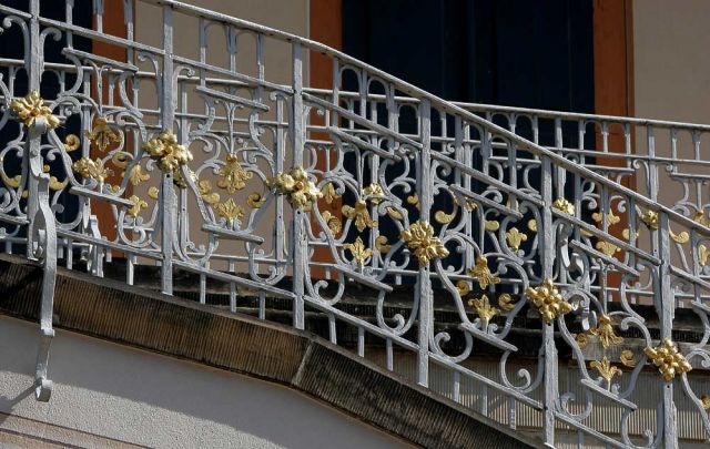 Wasserpalais an der Elbe, Detailansicht - Schloss Pillnitz im Süden Dresdens Wasserpalais an der Elbe, Detailansicht - Schloss Pillnitz im Süden Dresdens