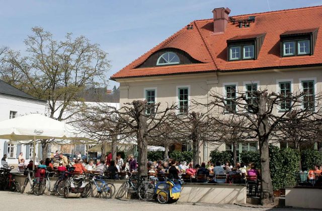 Garten-Restaurant des Schlosshotels - Schloss Pillnitz bei Dresden Garten-Restaurant des Schlosshotels - Schloss Pillnitz bei Dresden