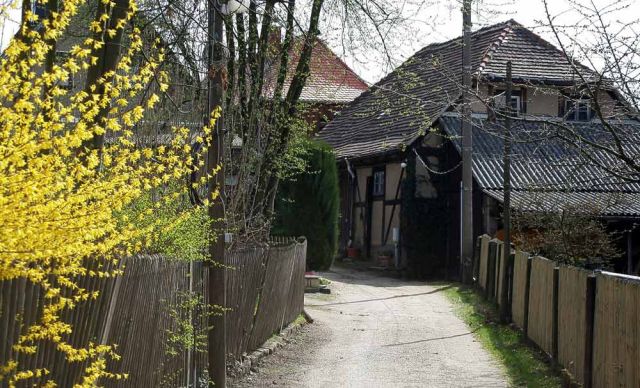 Das alte Dorf Pillnitz an der Elbe im Süden von Dresden Das alte Dorf Pillnitz an der Elbe im Süden von Dresden