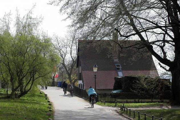Das alte Dorf Pillnitz an der Elbe im Süden von Dresden Das alte Dorf Pillnitz an der Elbe im Süden von Dresden