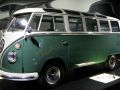 Ein Volkswagen-Sambabus des Baujahres 1966 stellt sich vor - Zeithaus in der Autostadt n in Wolksburg