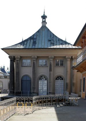 Wasserpalais an der Elbe, Detailansicht - Schloss Pillnitz im Süden Dresdens Wasserpalais an der Elbe, Detailansicht - Schloss Pillnitz im Süden Dresdens