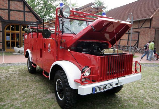 LKW-Oldtimer - Borgward 2000 AO - Mannschaftstransport-Geländewagen LKW-Oldtimer - Borgward 2000 AO - Mannschaftstransport-Geländewagen