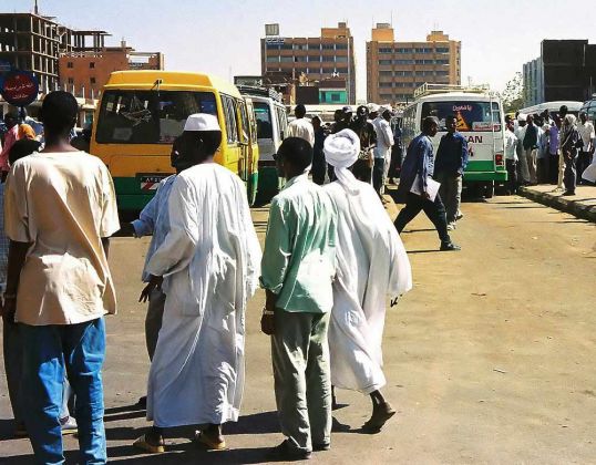 Khartoum - die Busstation für den innerstädtischen Verkehr im zentralen Souk al Arabija.