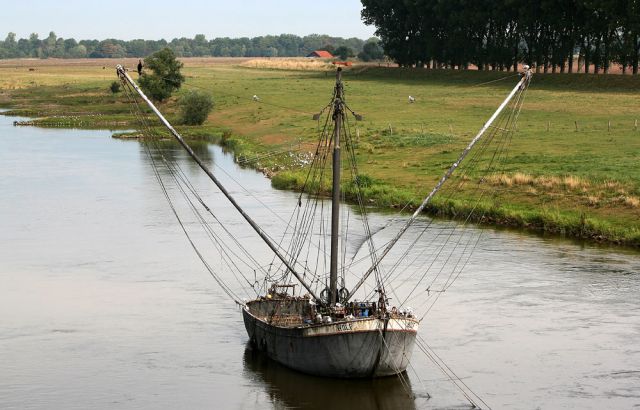 Schlüsselburg an der Mittelweser - Aalfänger der Flussfischer nördlich der Weserstaustufe Schlüsselburg an der Mittelweser - Aalfänger der Flussfischer nördlich der Weserstaustufe
